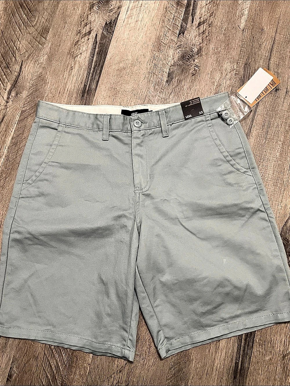 Vans 20" Outseam Shorts 33 NWT